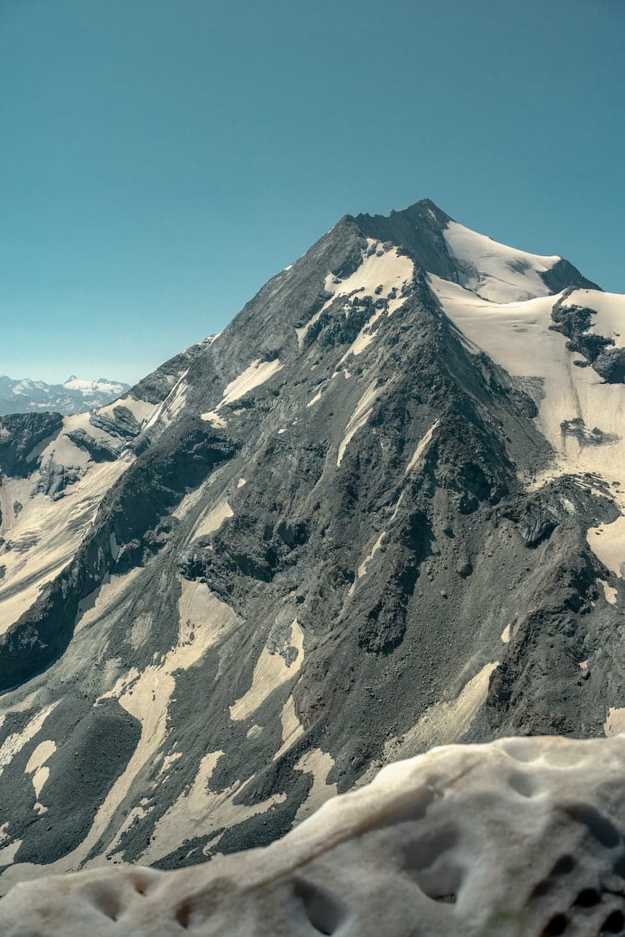 Paysage de montagne illustrant le parcours scolaire de Florian Mercier
