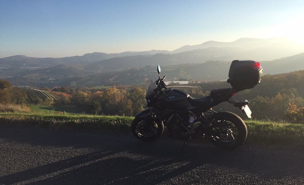 Promenade à moto dans les grands espaces, passion extra-professionnelle de Florian Mercier